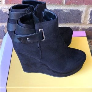 Women black wedge size 5.5